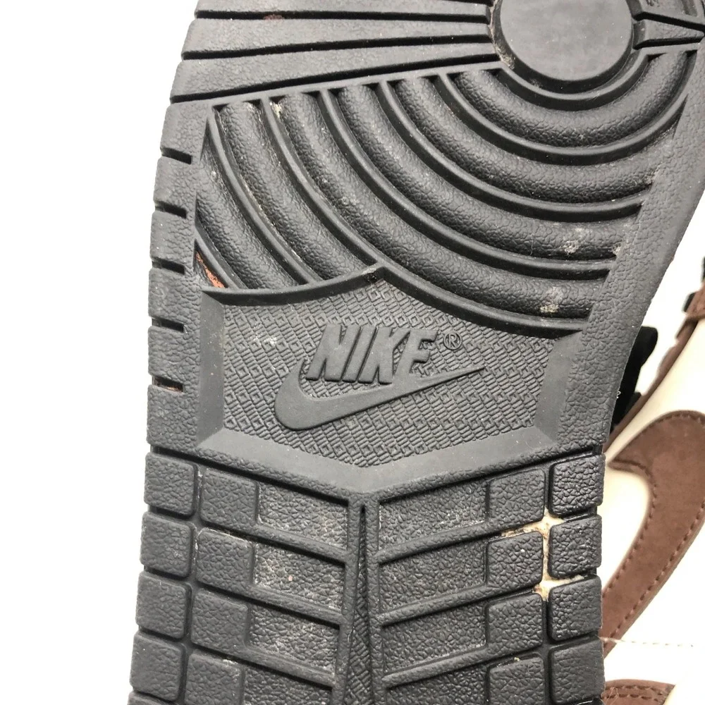 Nike Air Jordan 1 Low Mocha Brown Sneakers Mens‎ 9.5 Streetwear Comfort Lace Up